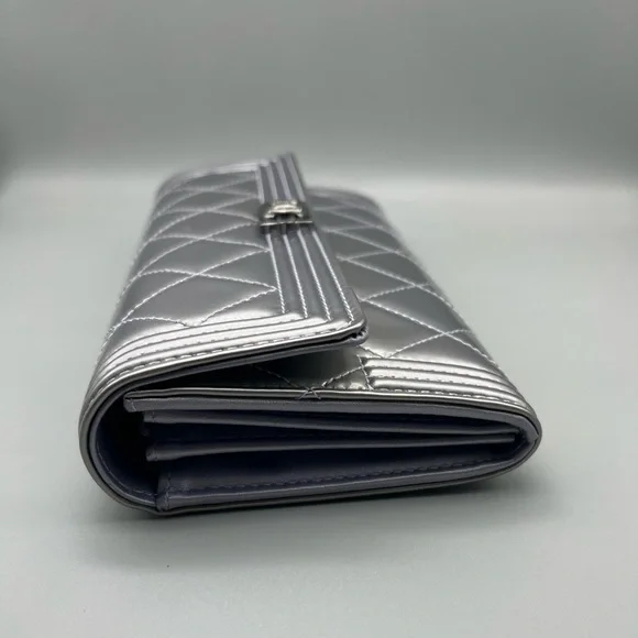 💜CHANEL Patent Leather Boy Flap Wallet/Clutch💜 - Picture 8 of 17